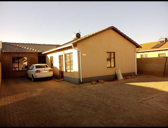 6 BEDROOM HOUSE FOR SALE IN PROTEA GLEN